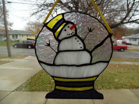 Snowman Globe, Stained Glass Snowman, Holiday Snow Globe, Stained Glass Quilt, Stained Glass Patterns Free, Glass Suncatchers, Glass Snowman, Stained Glass Suncatchers, Stained Glass Christmas