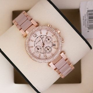 🌟 Michael Kors Pink Chronograph Available & Ready to ship today 🌟 # Michael Kors # For Her # Original Model # MK5896 # Feature-Working… Michael Kors Watches Women, Mk Watch Women, Wrist Watch For Women, Watches Women Michael Kors, Louis Vuitton Bracelet, Pretty Watches, Mk Watch, Cute Watches, Fashion Eye Glasses