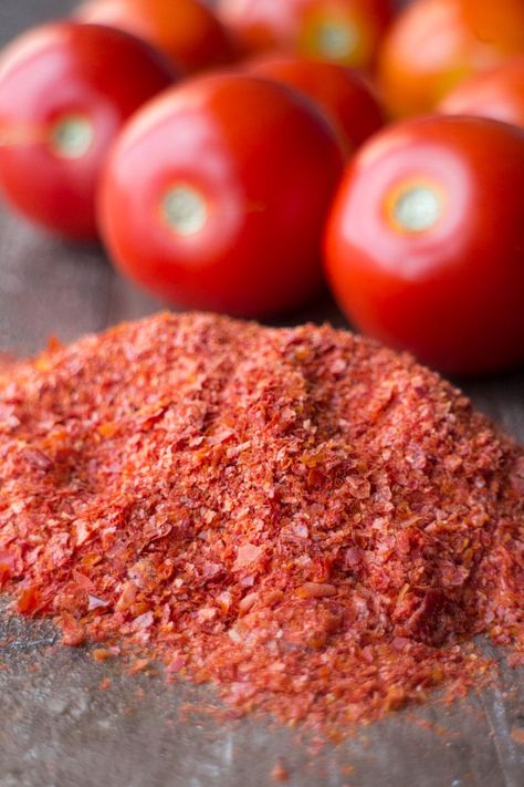 Tomato Skins, Dehydrating Food Storage, Freezing Tomatoes, Tomato Powder, Canning Vegetables, Dehydrated Vegetables, Food Dehydrator, Stewed Tomatoes, Powder Recipe