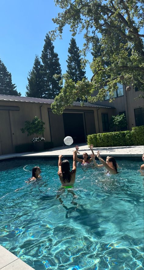 #aesthetic #friends #pool #poolside #summer Pool Day With Friends Aesthetic, Family Pool Aesthetic, Summer Pool Day Aesthetic, Friends Pool Aesthetic, Pool Party Photo Ideas, Swimming In Pool Aesthetic, Summer Pool Vibes, Swimming Pool With Friends, Friends Swimming Aesthetic