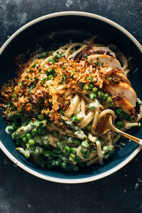 Garlic Cream Bucatini with Peas and Asparagus! This truly is a wonderful springy gem! Bucatini noodles in a garlic-infused creamy sauce and twirled around buttery bits of asparagus and peas. SO GOOD! #bucatini #springpasta #vegetablepasta Asparagus And Peas, Spring Pasta Recipes, Foley Sound, Fun Pasta, Spring Pasta, Best Pasta Dishes, Vegetable Pasta, Pasta Shapes, Asparagus Recipe