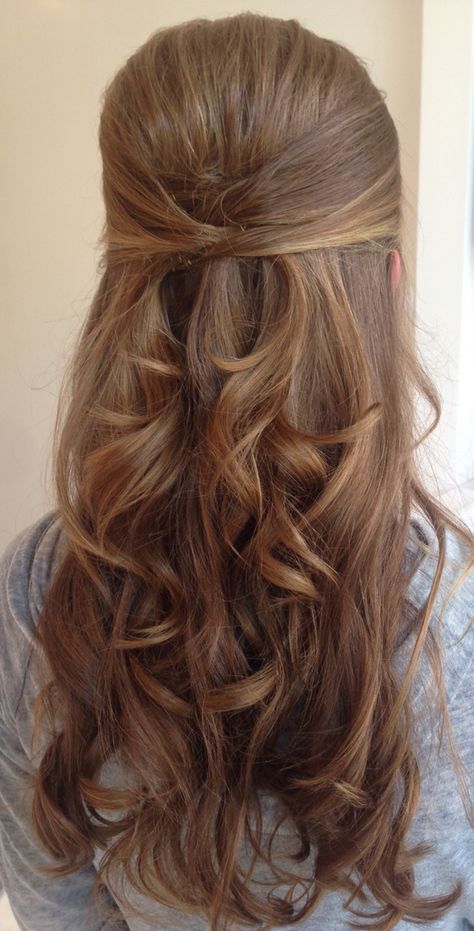 Beautiful half-up More Office Hair, Office Hairstyles, Simple Bridesmaid Hair, Curly Wedding Hair, Hair Fixing, Cute Curly Hairstyles, Bridesmaid Hair Half Up, Bridesmaid Hair Updo, Wedding Hair Down