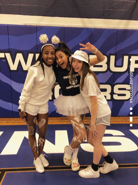 Pep rally school spirit week white out #spiritweek #whiteoutfit #teenager #vsco Cheer Pep Rally Outfits, White Out Pep Rally Ideas, White Out Pep Rally, White Out Outfits Spirit Week, White Out Spirit Week, Pep Rally Aesthetic, Pep Rally Outfits, School Spirit Outfit, Spirit Weeks