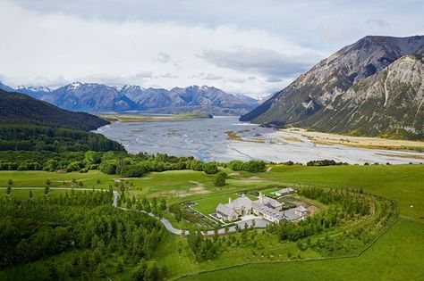 Mount Algidus Farm | Garden Ideas & Inspiration (houseandgarden.co.uk) Cattle Station, Chateaux Interiors, New Zealand Houses, New Zealand South Island, Farm Garden, Traditional Interior Design, Country Homes, Countryside House, Stately Home