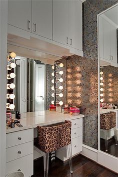 Makeup station in a recessed "closet" space, with the mirror being a sliding door to a large actual closet, or to a walk-in closet. Ikea Elvarli, Makeup Vanities, Makeup Light, Makeup Station, Desk Inspiration, Vanity Room, Makeup Rooms, Makeup Room, Decoration Inspiration