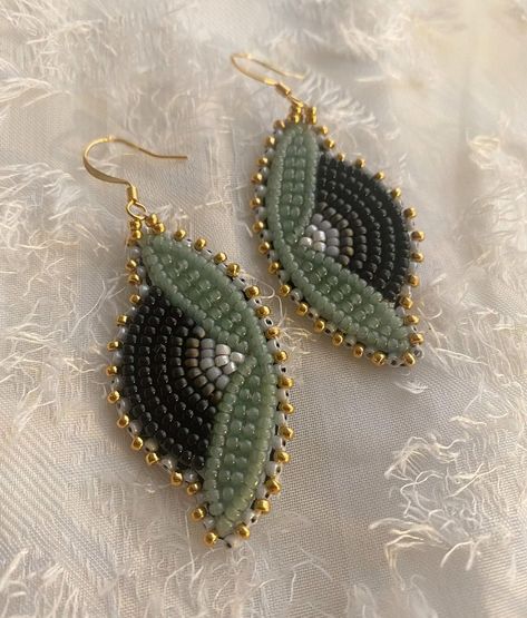 Farrah Lewis | 🖤🐊✨ •nfs• #beadwork #beadedearrings #floralbeadwork #beadedflorals #indigenousart #indigenous #nativebeadwork #nativemade #jewelry... | Instagram Beaded Jewelry Indigenous, Indigenous Beaded Earrings, Cynthia Rutledge Beadwork, Native Beaded Cab Earrings, Métis Beadwork, Native American Ribbon Work, First Nations Beading, Indigenous Beading, Indigenous Jewelry