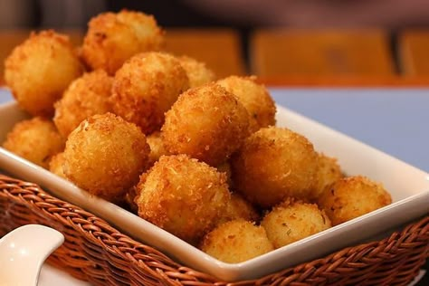 Fried Pimento Cheese Balls With Pepper Jelly, Air Fryer Pimento Cheese Balls, Deep Fried Pimento Cheese Balls, Pimento Cheese Bites, Fried Pimento Cheese Balls, Pimento Cheese Ball Recipe, Pimento Cheese Balls, Pimento Cheese Sausage Balls, Pimento Cheese Fritters