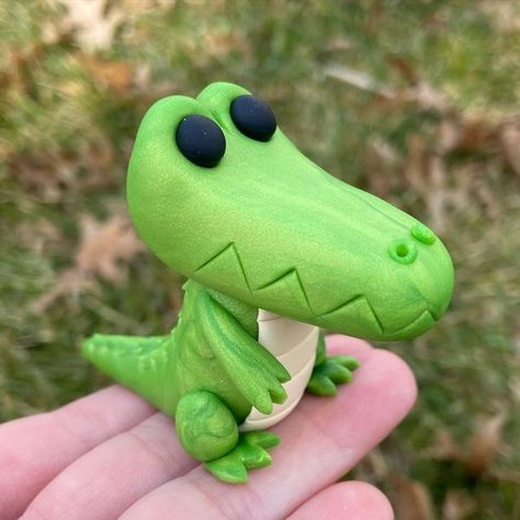 Clay Alligator, Fimo Kawaii, Easy Clay Sculptures, Clay Things, Air Dry Clay Projects, Clay Sculptures, Clay Stuff, Clay Diy Projects, Polymer Clay Diy