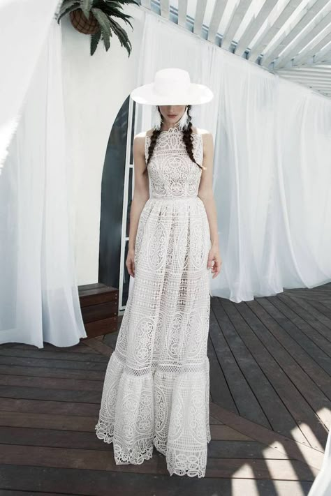 no hat but nice for wedding dress... Vestidos Para Baby Shower, Bohemian Gown, Bohemian Bridal, Wedding Boho, Mode Inspo, Vintage Bridal, Wedding Dresses Unique, White Wedding Dresses, Boho Vintage