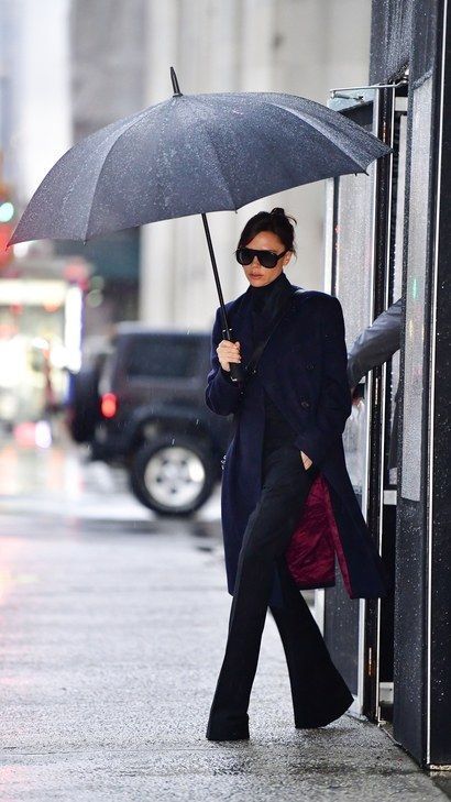 Viktoria Beckham, Victoria Beckham Outfits, Victoria Beckham Style, Victoria Fashion, Posh Style, Celebrity Street Style, Black Women Fashion, Fashion Mode, Business Outfits