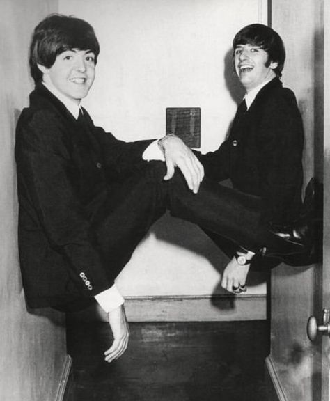 Paul Mccartney And Ringo Starr, Paul Mccartney Ringo Starr, Pot Heads, Beatles Cartoon, Beatles George, Just Good Friends, Bug Boy, Beatles Photos, Beatles Pictures