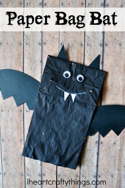 Simple and fun Paper Bag Bat Halloween Craft for Kids. Halloween Craft Ideas For Kids, Halloween Bats Crafts, Halloween Craft Ideas, Bat Craft, Paper Bag Crafts, October Crafts, Casa Halloween, Halloween Arts And Crafts, Halloween Preschool