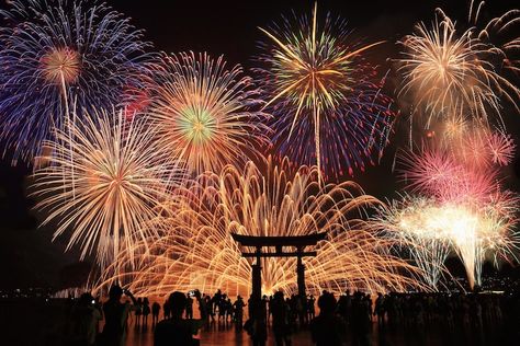 fireworks Japanese Fireworks Festival, Japanese Fireworks, Summer Japan, Festival Aesthetic, Fireworks Festival, Hiroshima Japan, Japanese Festival, Modern Metropolis, Sea To Shining Sea