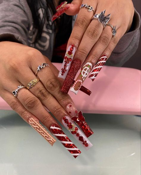 Winter Freestyle Nails, Long Christmas Nails Acrylic, Christmas Nails Girly, Candy Cane Nails Acrylic, Xl Christmas Nails, Christmas Junk Nails, Long Christmas Acrylic Nails, Red Winter Nails, Gingerbread Nails