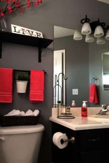 Coral Bathroom Decor, Bathroom Toilet Decor, Red Bathroom Decor, Half Bathroom Decor, Black Bathroom Decor, Red Bathroom, Bathroom Color Schemes, Bad Inspiration, Bathroom Themes