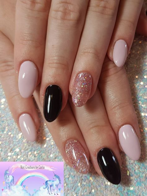 Birthday Nails Dark Colors, Light Pink Black Nails, Black Light Pink Nails, Dark Pink Square Nails, Black And Rose Gold Nails Short, Dark Rose Gold Nails, Dark Pink And Gold Nails, Purple And Rose Gold Nails, Light And Dark Pink Nails