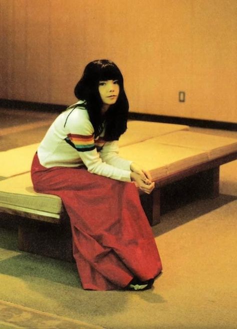 Bjork Fashion, 1990 Style, Gorillaz Art, Space Fashion, Female Artist, Women In Music, Post Punk, Art Reference Photos, Female Artists