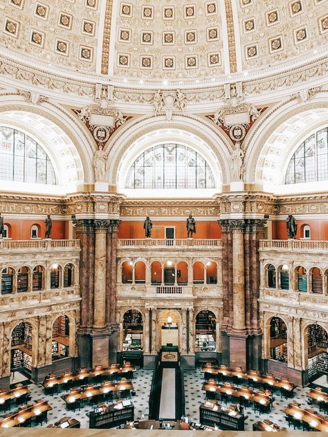 10 Places to Visit on a Weekend Trip to Washington DC – TRAVEL IN STYLE | MELODY SCHMIDT Washington Dc In Fall, Trip To Washington Dc, Visit Dc, Washington Dc Travel, Dc Travel, Washington Monument, National Mall, Spring Trip, Weekend Trip