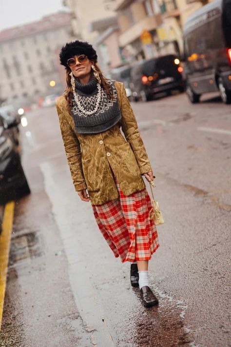 Winter Lace Outfit, Interesting Layered Outfits, Street Style Layering, Layered Fashion Women, Eclectic Outfit, Camden Street, Eclectic Outfits, Street Vibes, Curated Closet