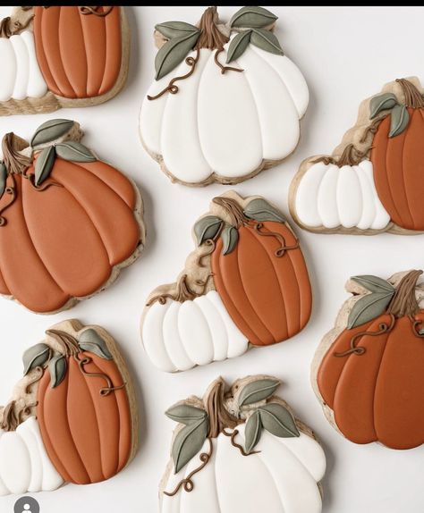 Decorated Pumpkin Cookies Royal Icing, Royal Iced Pumpkin Cookies, Pumpkin Cookies Shaped, Pumpkin Sugar Cookies Decorated, Boho Pumpkin Cookies Decorated, Pumpkin Pie Decorated Cookies, Pumpkin Shaped Cookies, Halloween Sugar Cookies Decorated, Pumpkin Sugar Cookies