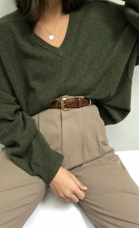 Non Feminine Outfits, Dark Green And Red Outfit, Earth Tone Business Outfits, Black Balloon Pants Outfit, Dark Neutral Outfit, Retro Business Casual, Academia Outfits, Vintage Workwear, Mode Boho