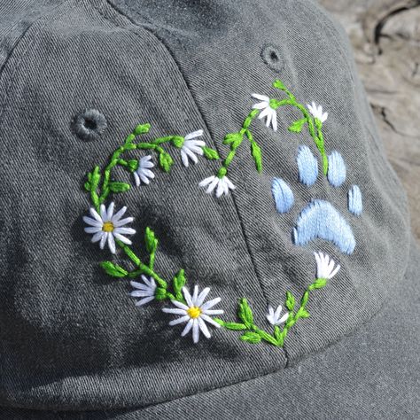 Hand Embroidery On Hats, Ball Cap Embroidery Ideas, Paw Embroidery, Quotes Girlfriend, Embroidery Jeans Diy, Embroidery Custom, Clothes Embroidery Diy, Embroidery Tshirt, Unique Embroidery