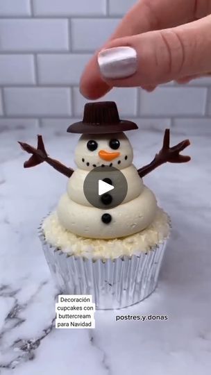 1M views · 11K reactions | Cupcakes for Christmas | Cupcakes for Christmas 🌲⛄️ | By Mihizv | Facebook Xmas Cupcakes Decoration, Christmas Cupcakes Ideas Easy, Kids Christmas Cupcakes, Cupcakes Christmas, Christmas Cupcakes Decoration Elegant, Xmas Cupcake Ideas, Cupcakes Noel, Christmas Cupcake Wreath, Simple Christmas Cupcakes