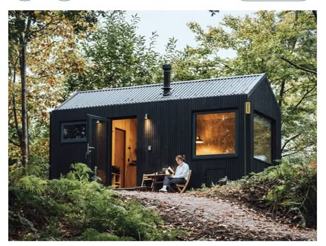 Black Cabin, Garden Cabins, Off Grid Cabin, Tiny Cabins, Casa Container, Tiny Cabin, House Cabin, Small Cabin, Tiny House Cabin