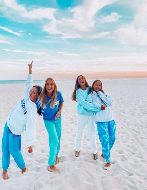 time for the semi-annual theme switch! welcome back babes!! | itsthesummervibes Yellow Clouds, Presets Vsco, Bestie Pics, Preppy Beach, Preppy Summer Outfits, Best Friend Photoshoot, Preppy Lifestyle, Preppy Girl, Best Friend Photos