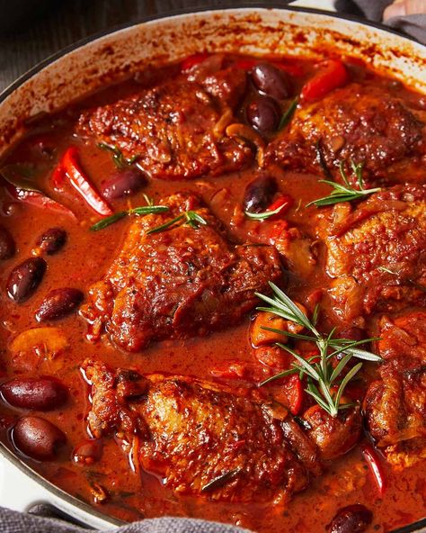 Chicken Cacciatore (Italian chicken stew) Nagi Maehashi, Chicken Cassoulet, Chicken Stews, Cheesy Baked Spaghetti, Cajun Sausage Pasta, Italian Stew, Tin Eats, Catalan Recipes, Slow Cooker Salisbury Steak