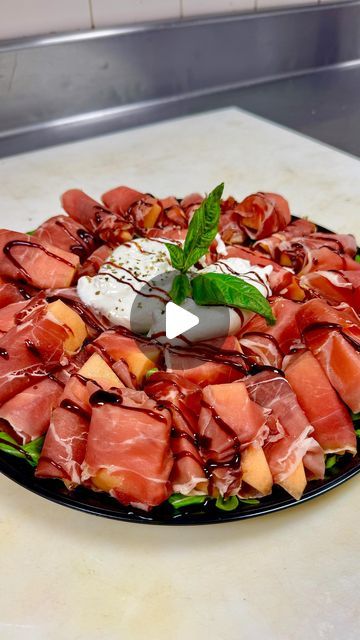 🇮🇹Salpino Italian Food Market & Caterers on Instagram: "💥A custom Prosciutto wrapped Cantaloupe Platter with Burrata. If you want a customized platter give us a call to create your own!💥  📍1540 Newbridge Road  North Bellmore, NY  📲 (516) 900-1540  •  #salpinofoodmarket #cantaloupe #prosciutto #burrata  #italiansnack #cateringplatters  #italiansandwich #fruitlover  #foodiesofinstagram #reelsinsta #italiansdoitbetter  #newyork #Italians #mangia" Burrata Platter, Cantaloupe Prosciutto, Prosciutto Burrata, Catering Platters, Italian Snacks, Prosciutto Wrapped, Italian Sandwich, Christmas Appetizers, Food Market