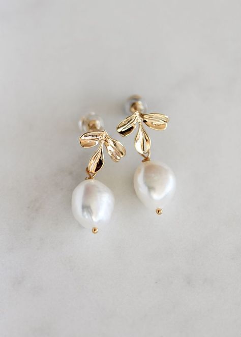 Bridesmaids gifts they will want to wear again 2 Earings Pearls Gold, Small Wedding Earrings, Simple Bridal Earrings With Updo, Pearl Earrings Old Money, Gold And Pearl Wedding Jewelry, Pearl Drop Wedding Earrings, Simple Wedding Earrings Gold, Minimalist Wedding Earrings, Wedding Earrings Bride