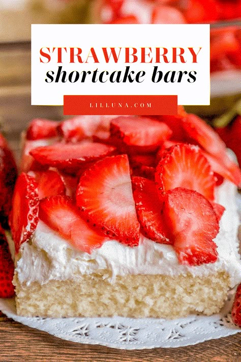 Simple, light and refreshing Strawberry Shortcake Bars are a perfect summertime dessert. This is a seasonal favorite, and one tempting treat! #strawberrydesserts #strawberry #bardesserts #desserts #shortcake Healthy Recipes Dessert, Strawberry Shortcake Bars, Shortcake Recipes, Strawberry Bars, Soft Cake, Strawberry Shortcake Recipes, Shortcake Recipe, Baked Strawberries, Strawberry Desserts