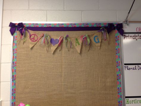 Burlap teacher bulletin board with bunting Ag Classroom Bulletin Boards, Ag Teacher Bulletin Boards, Bulletin Board Ideas Burlap, Burlap Classroom Decor Bulletin Boards, Burlap Bulletin Boards, Burlap Classroom, Healthy Snacks For Adults, Teacher Bulletin Boards, Agricultural Science