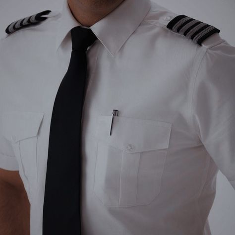 Pilot Aesthetic Male, Pilot Uniform Men, Pilot Aesthetic, Artem Wing, Pilot Life, Ugly Love Colleen Hoover, Hoover Books, Pilot Uniform, Colleen Hoover Books