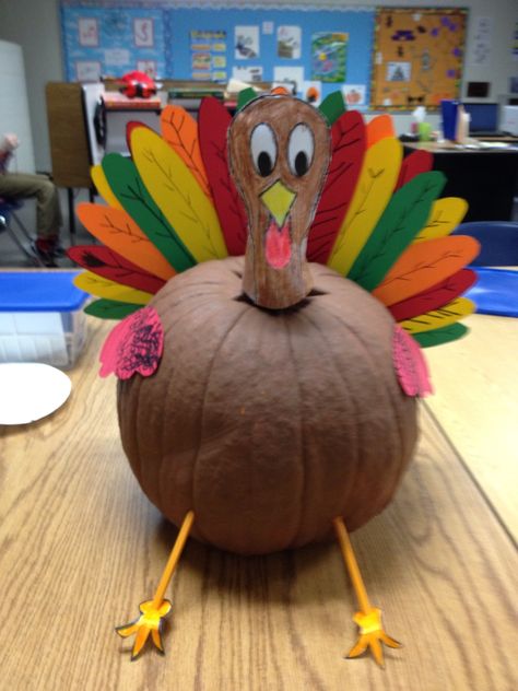 Pumpkin Turkey Decoration, Turkey Pumpkin Carving Ideas, Turkey Painted Pumpkin, Turkey Pumpkin Painting, Turkey Pumpkin Decorating, Turkey Pumpkin Carving, Pumpkin Turkeys, Pumpkin Turkey Craft, Craft Construction Paper