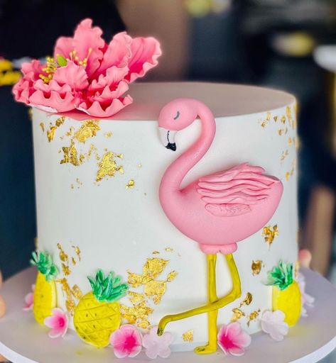 Hawaii Cake, Bird Birthday Parties, Hawaii Theme, Hawaii Party, Bird Birthday, Food Style, Hawaiian Party, 18th Birthday, Themed Cakes