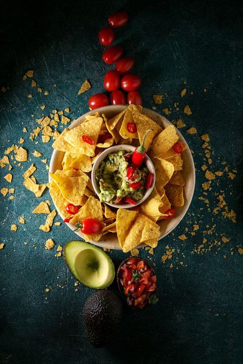 Home Made Guacamole, Old Video Games, Mexican Nachos, Food Photography Composition, Taco Restaurant, Food Art Photography, Mexico Food, Restaurant Photography, Easy Drink Recipes