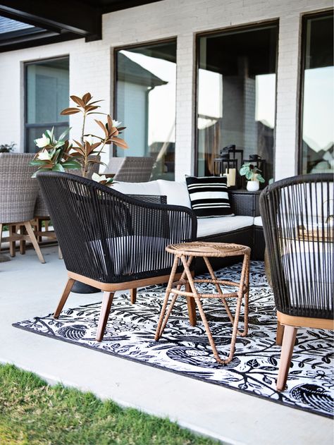 Black Modern Outdoor Chairs, Boho Outdoor Patio Furniture, All Black Patio Furniture, Black Outdoor Patio Furniture, Black White Patio Furniture, Modern Black Patio Furniture, Patio With Black Furniture, Black And White Pool Furniture, Black Patio Furniture Decor