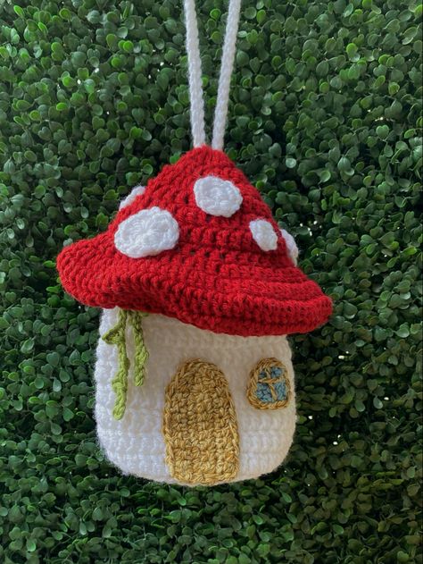 Crochet Mushroom Backpack, Crochet Fairy, Cozy Crochet Patterns, Crochet Mushroom, Crochet Bag Pattern Free, Mushroom House, Crochet Decoration, Crochet Bags Purses, Crochet Clothes Patterns