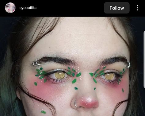 Leaf Makeup Look, Forest Theme Makeup, Forest Creature Makeup, Brown Fairy Makeup, Plant Eyeliner, Hozier Inspired Makeup, Plant Makeup Looks, Nature Inspired Makeup, Green Fairy Makeup