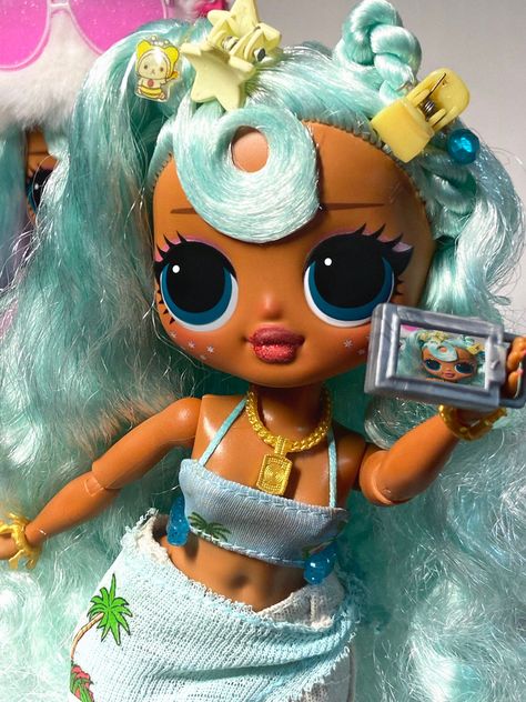 Omg Dolls Aesthetic, Rainbow High Lola, Lol Dolls Aesthetic, Lol Omg Dolls Aesthetic, Beach Nostalgia, Lol Omg Repaint, Cute Imvu Baddies, Lol Omg, Bratz Doll Outfits