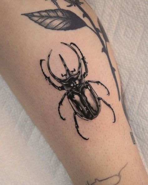 Rhinosaurus Beetle Tattoo, Beetle Bug Tattoo, Unique Insect Tattoo, Tattoo Ideas Bugs, Horned Beetle Tattoo, Black Beetle Tattoo, Beetle Leg Tattoo, Cool Bug Tattoos, Entomology Tattoo