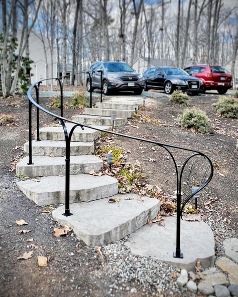 Love the look of these minimalist serpentine forged stair railings. ⚒️🔥 Don’t be fooled by the simple look though! A railing like this requires extra site visits to create and fit custom templates. Then once Kyle has forged the parts, the finished railing is mostly assembled on site. Most railings are assembled almost entirely in the shop, then installed. Absolutely trashed the studio with this one. Tool sprawl everywhere. 😅 Concrete Stair Railing Outdoor, Handrail Design Outdoor, Exterior Railing Ideas, Outside Railing Ideas, Outside Stair Railing, Curved Handrail, Exterior Stair Railing, Curved Patio, Outside Stairs