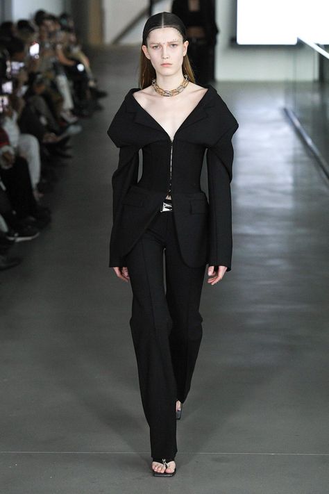 Dion Lee Outfit, Runway 2020, 2020 Runway, Catwalk Fashion, Dion Lee, Black Suit, Fashion 2020, Suit Fashion, Vogue Paris