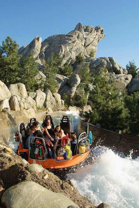 Grizzly River Run can be a dry or a VERY wet ride ~ 17 Scariest Rides at Disneyland and Disney California Adventure Disneyland Vs Disneyworld, Disneyland Anaheim, Disneyland Rides, Disneyland California Adventure, Disney California Adventure Park, California Adventure Park, Disneyland Vacation, Disney Rides, Disneyland California