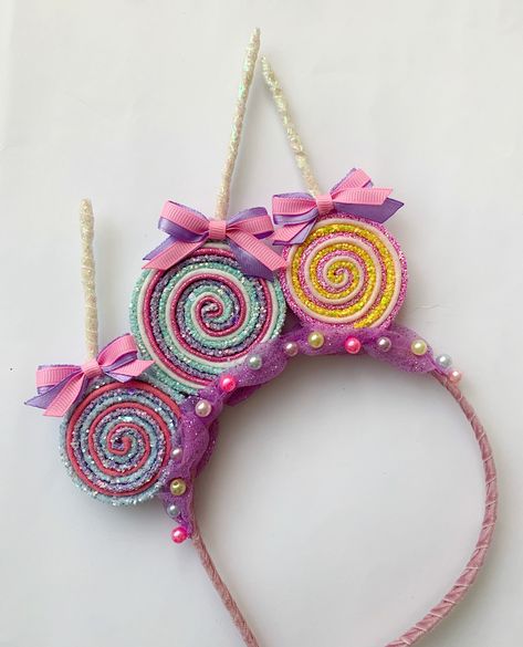 Sparkle lollipop headband Alien Hair Accessories, Candy Land Dress Up, Candy Dress Up Ideas, Lollipop Halloween Costume, Candy Crown Diy, Candy Headpiece, Candyland Headband, Lollipop Outfit, Candy Hats