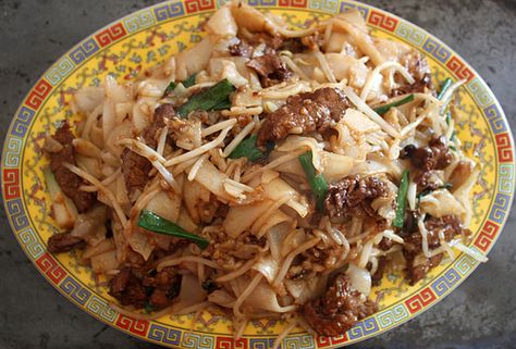 Beef Chow Fun Beef Chow Fun Recipe, Beef Chow Fun, Chow Fun Recipe, Chow Fun, Home Made Food, Asian Inspired Recipes, Hawaiian Food, Asian Flavors, Healthy Appetizers