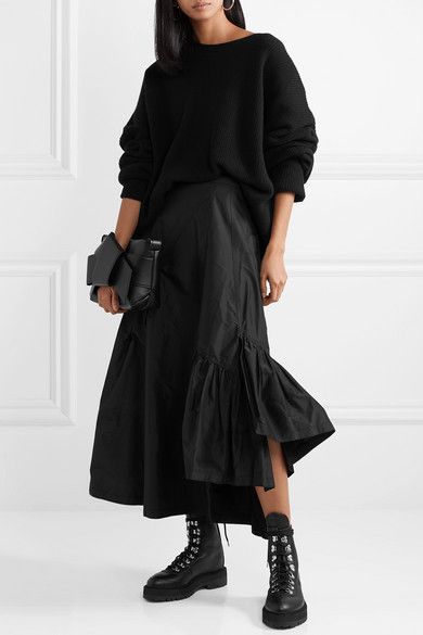 Midi Skirt Ruffle, Ruffle Midi Skirt Outfit, Flounce Skirt Outfit, Outfit For Skirt, Black Ruffle Skirt Outfit, Skirt Pattern Drafting, Skirt And Combat Boots, Ruffle Skirt Outfit, Elegant Punk