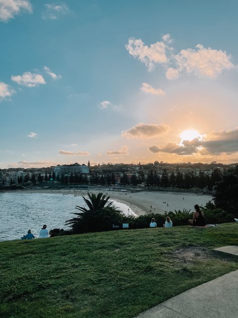 Coogee Beach Sydney, Sydney Beach Aesthetic, Vida Aesthetic, Oc Au, Coogee Beach, Sydney Beaches, Aussie Christmas, Vision Board Goals, Beach Swim